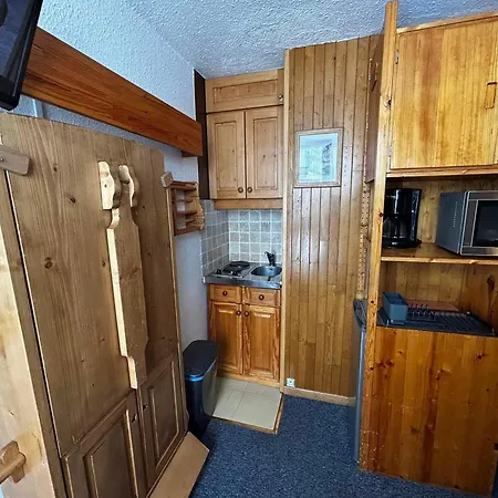 Studio Economique 13m² Pour 2 Personnes Au Pied Des Pistes, Croisette, Les Menuires - Fr-1-452-285 *